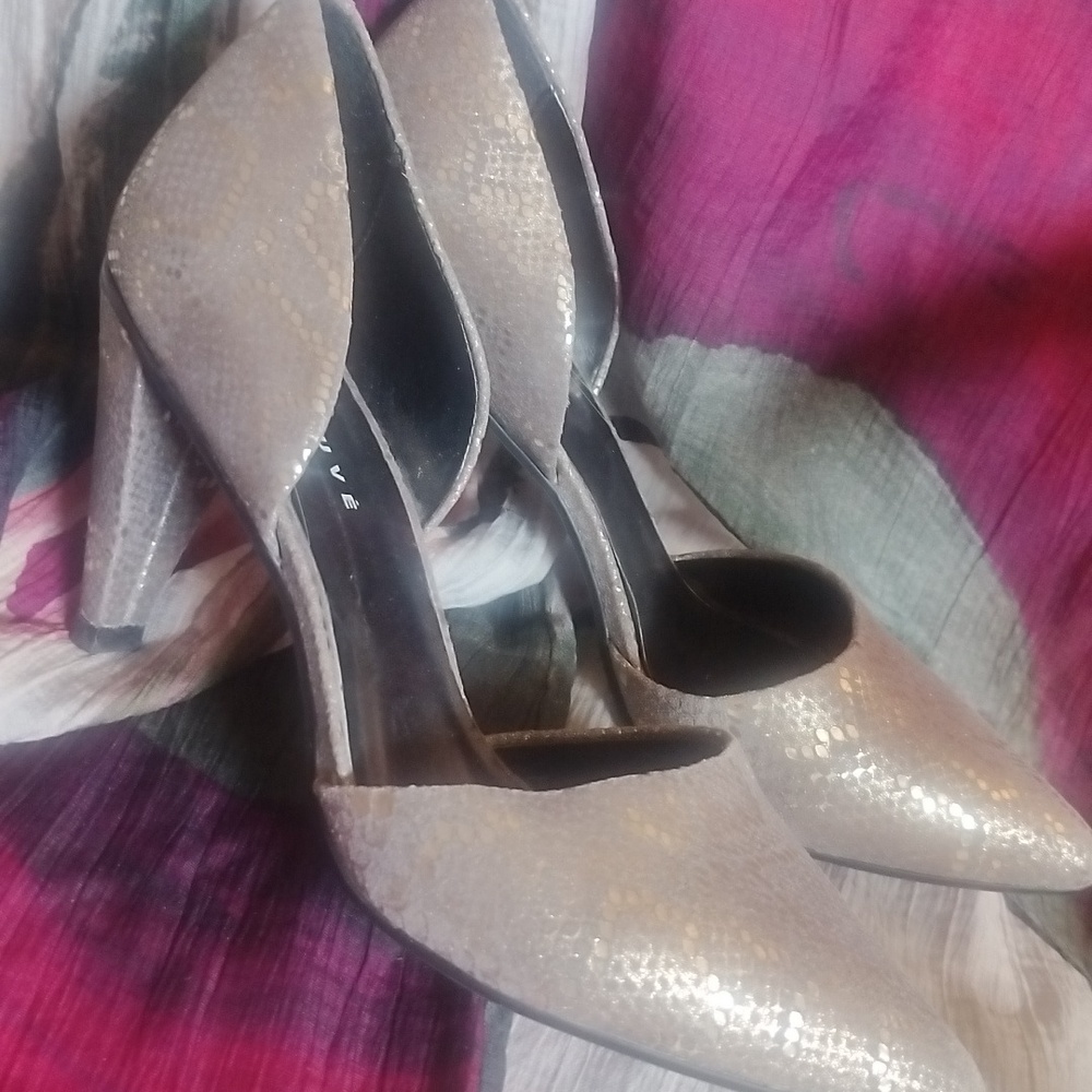 Trouve Leather Upper Soft Gold Metallic Snakeskin Heels 8.5